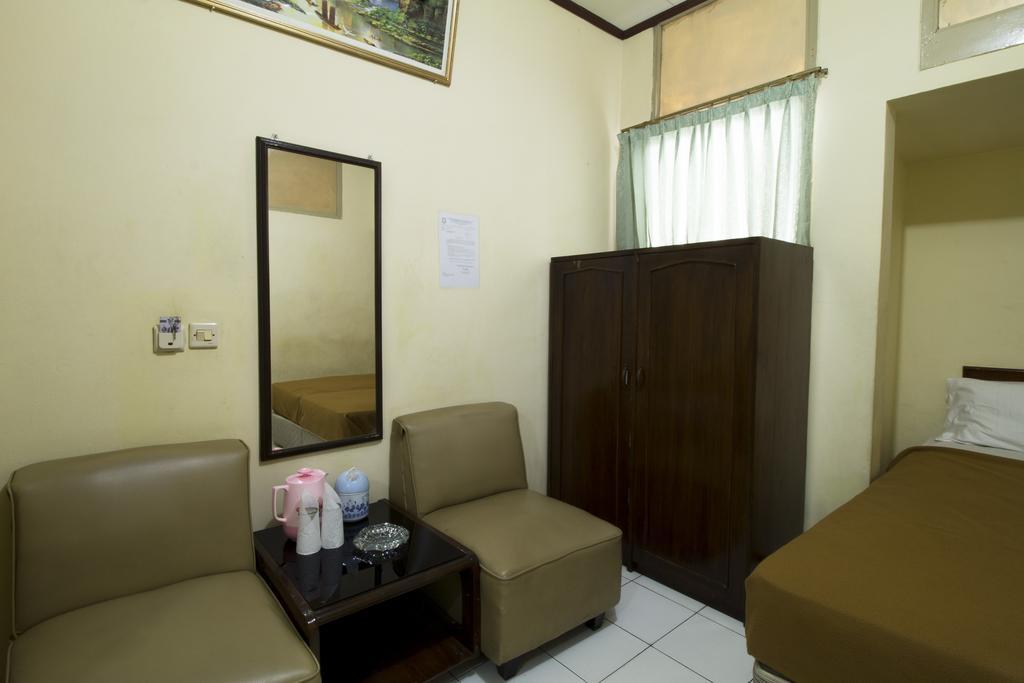 Reddoorz @ Klender Hotel Jakarta Exterior photo