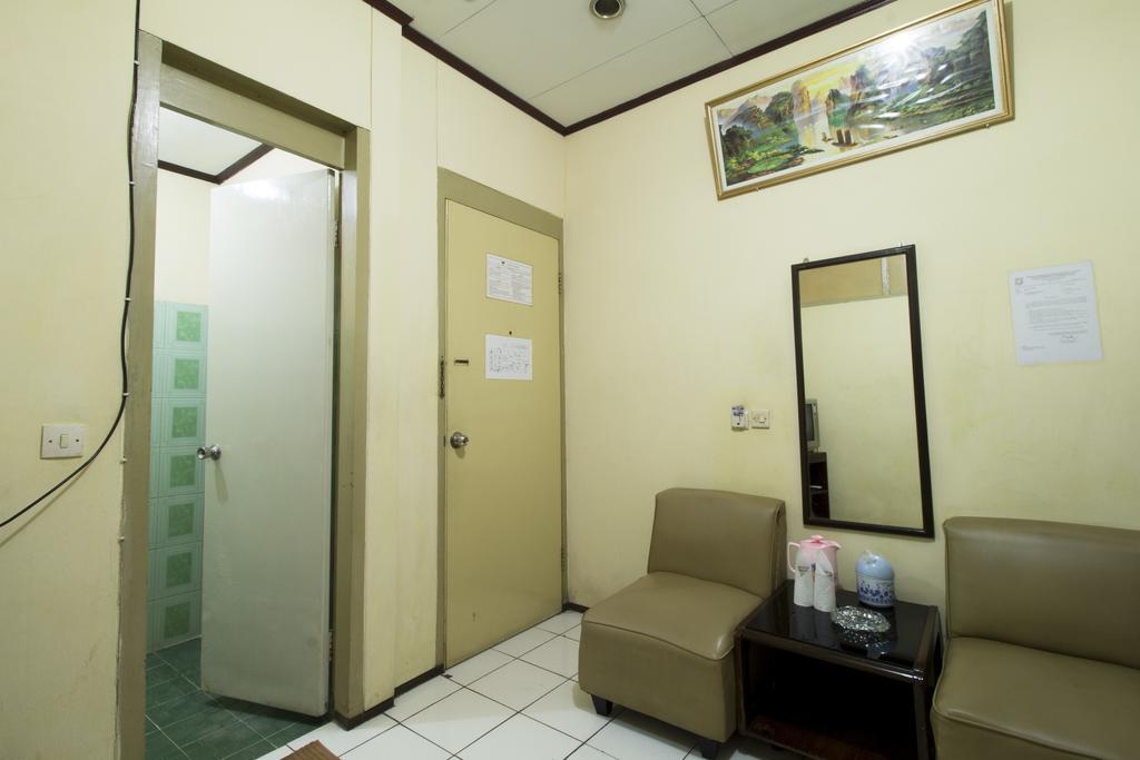 Reddoorz @ Klender Hotel Jakarta Exterior photo
